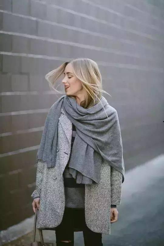 成人小围巾戴法视频,轻松学会成人小围巾时尚戴法