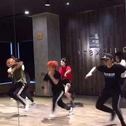 成人舞彩龙的视频,成人舞彩龙视频精彩瞬间回顾