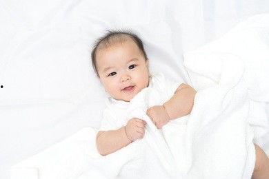 成人婴儿的视频素材,视频记录婴儿的可爱日常