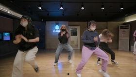 成人跳舞视频直播,成人舞蹈风采瞬间捕捉